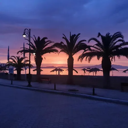 Luxury Seaside Apartment, 3 Bedrooms 펜션