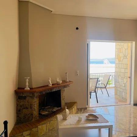 Luxury Seaside Apartment, 3 Bedrooms Holiday home Livanatai