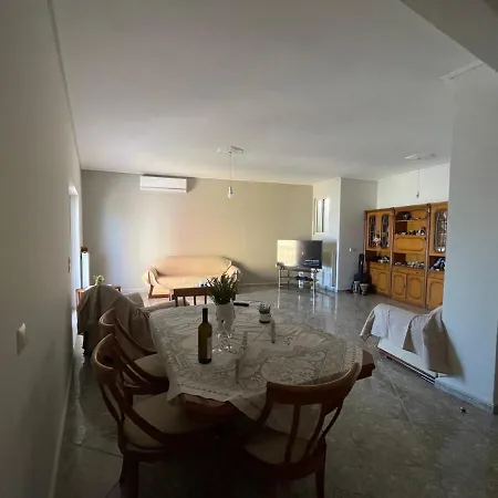 Luxury Seaside Apartment, 3 Bedrooms *