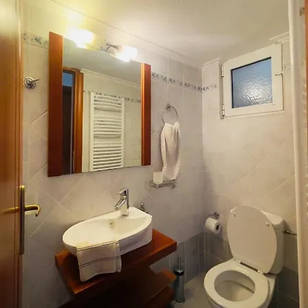 Luxury Seaside Apartment, 3 Bedrooms * Livanátai